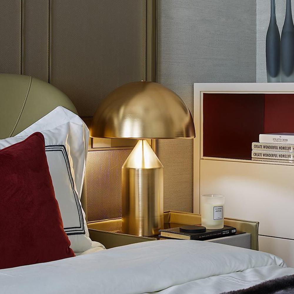 Stylish Metal Italian Desk Lamp - VogeLuxe