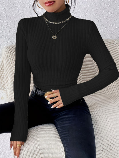 Women's Classic Crew Neck Sweater in Fitted Style
