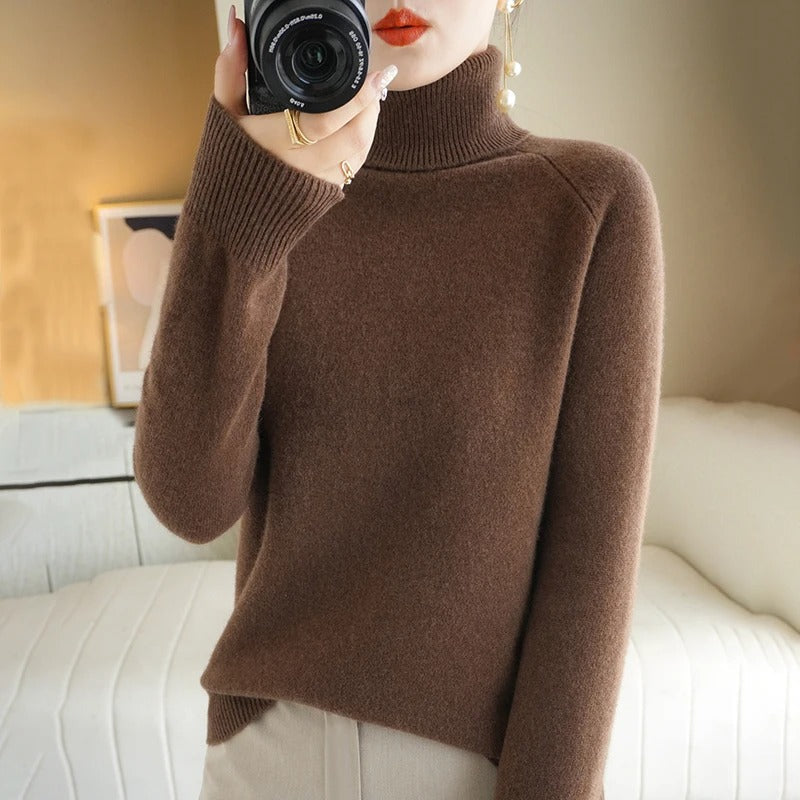 Ladies' Crew Neck Wool Sweater - VogeLuxe