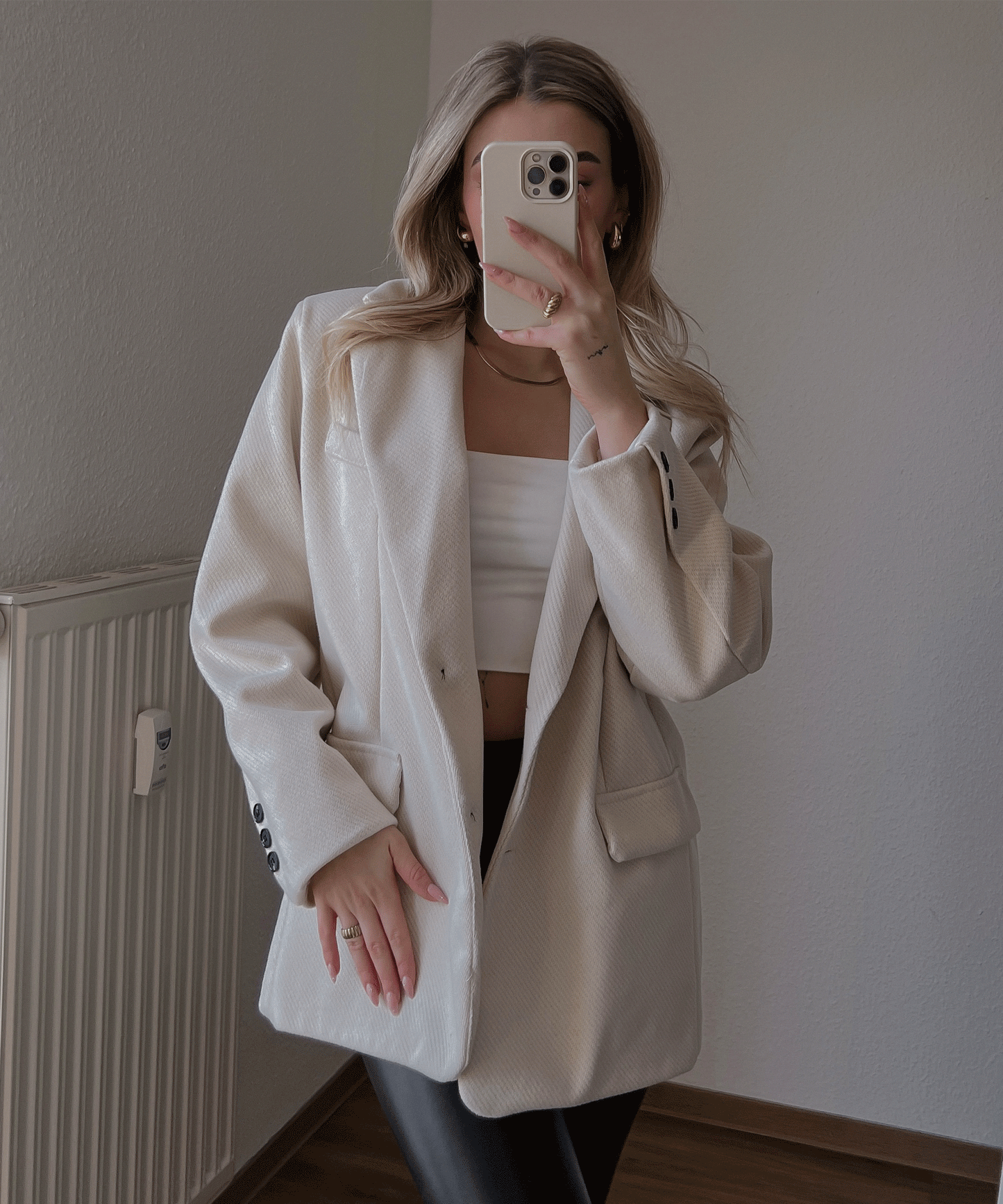 Relaxed Fit Beige Women's Blazer with Pockets - VogeLuxe