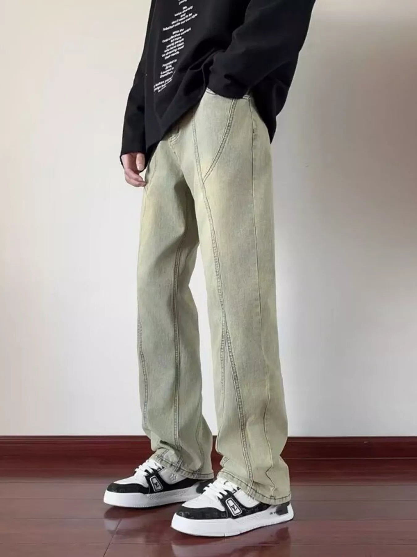 Relaxed Fit Straight Leg Men's Jeans - VogeLuxe