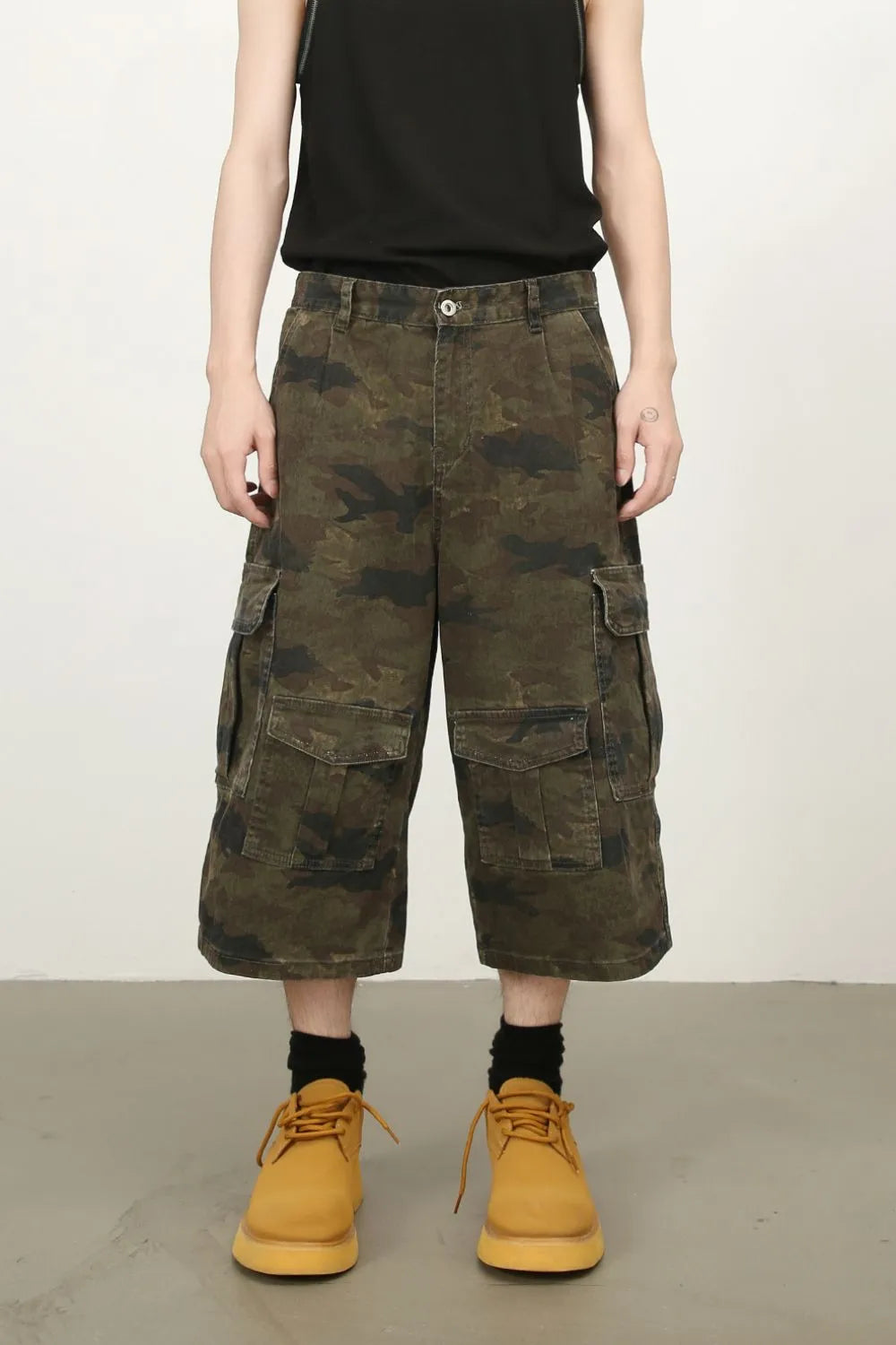 Relaxed Fit Camo Cargo Pants for Men - VogeLuxe