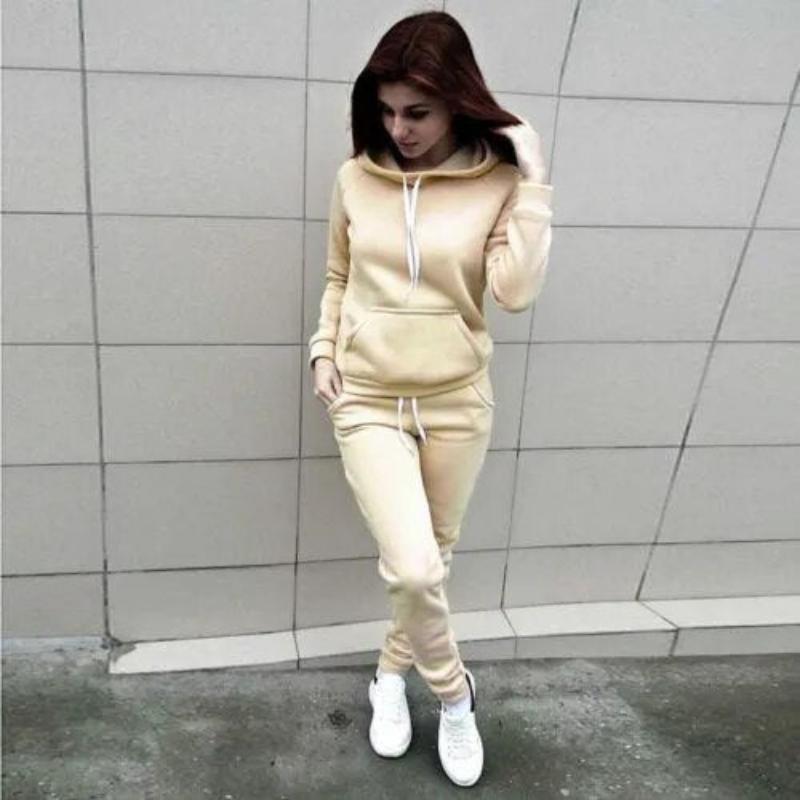Classic Women's Sporty Tracksuit for Everyday Wear