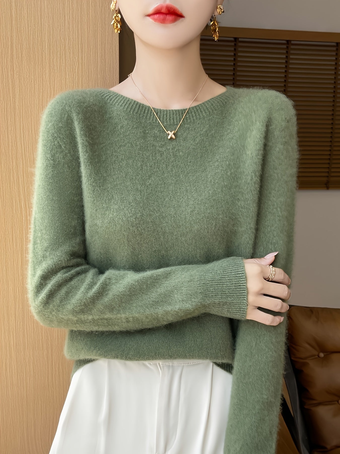 Classic Fit Crew Neck Pullover Sweater - VogeLuxe