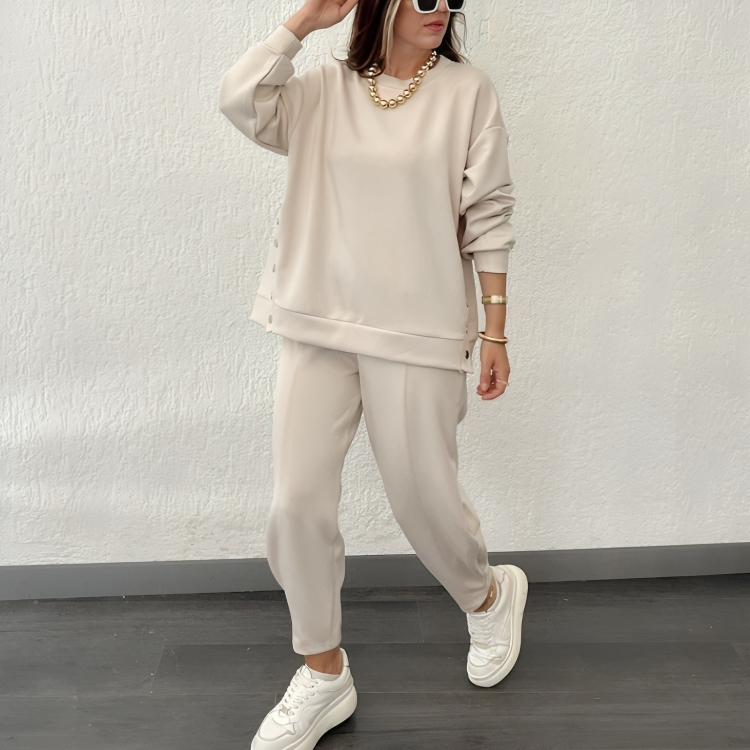 Relaxed Fit Vintage Jogger Suit For Ladies - VogeLuxe