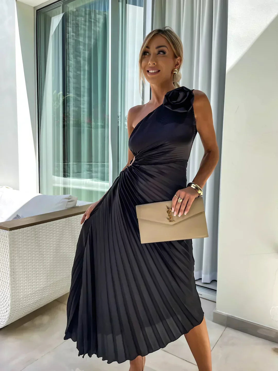 Chic Ruffled Shoulder Party Dress
