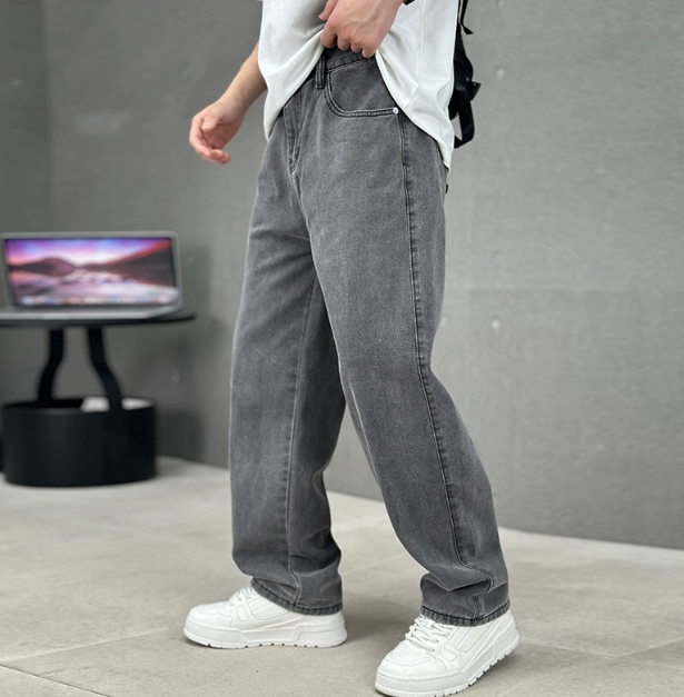 Men's Slim Fit Straight Leg Jeans - VogeLuxe