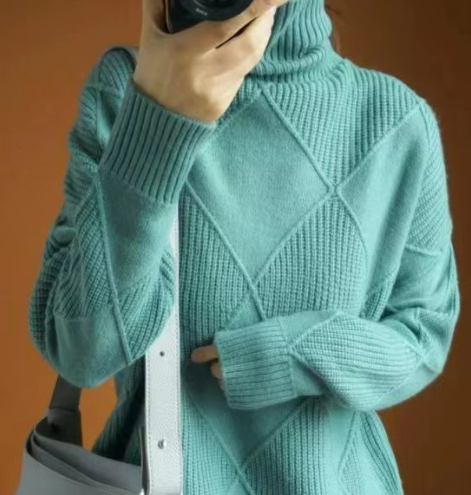 Soft Women's Cashmere Crew Neck Winter Sweater
