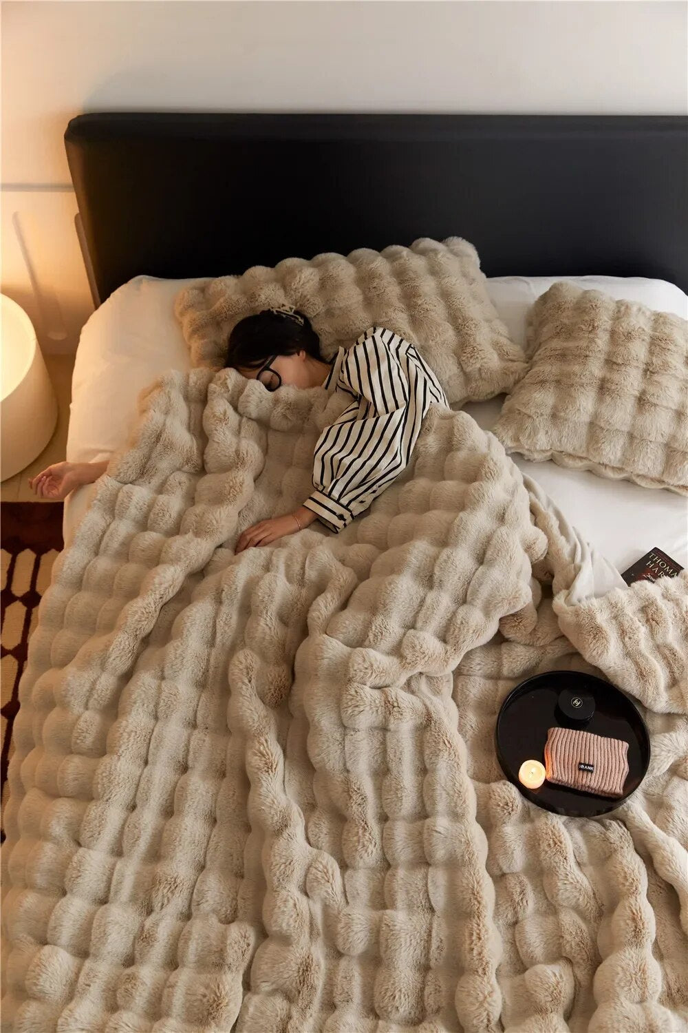 Cozy Warm Fleece Blanket Soft Throw for Winter Nights - VogeLuxe